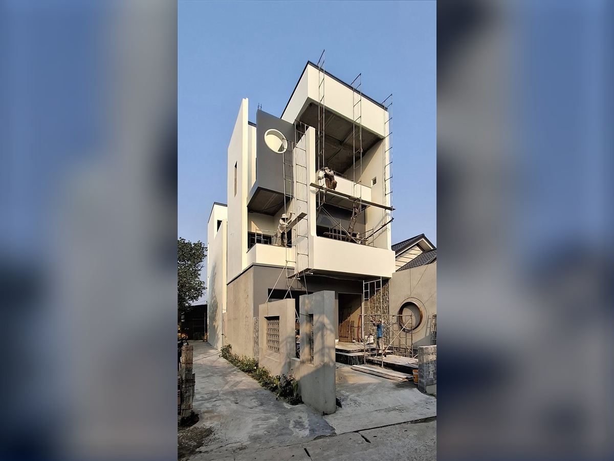 Nhà phố 3 tầng đang thi công hoàn thiện mặt tiền